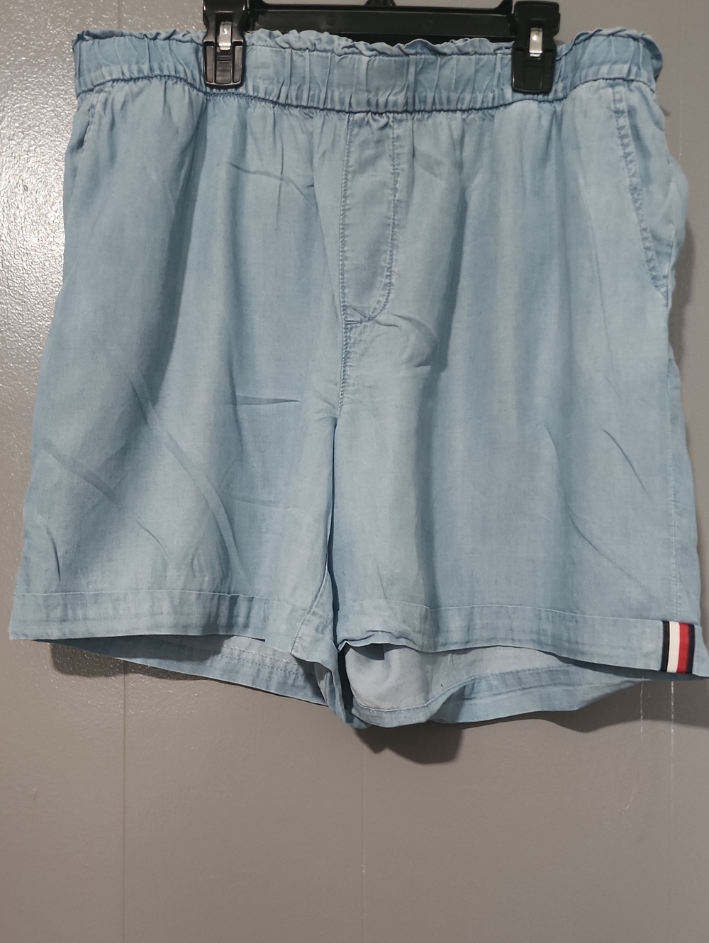 Tommy Hilfiger Light Blue Women's Denim-Look Elastic Waist Shorts